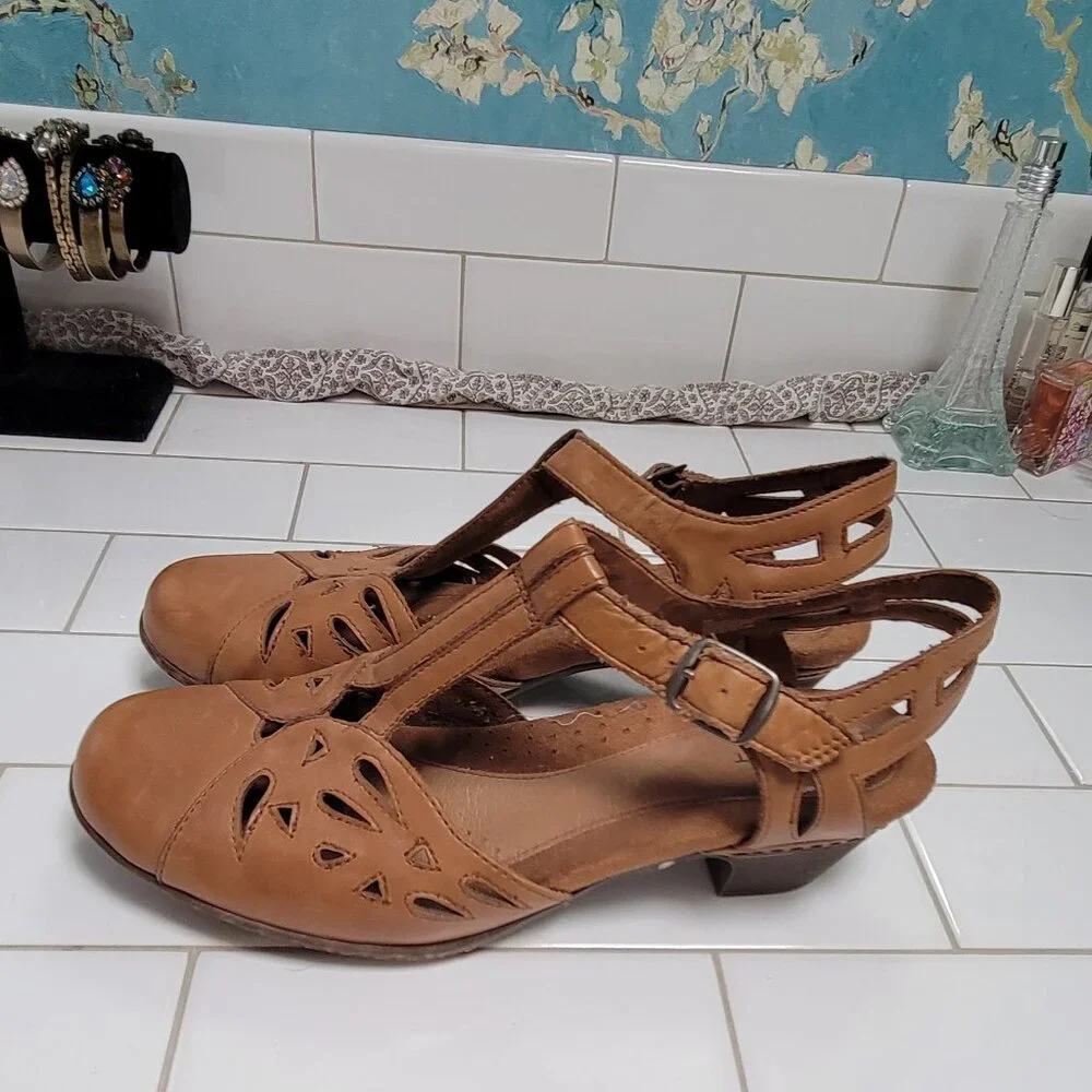 Light Caramel Brown Rockport "Aubrey" T-strap Sandal - Picture 4 of 6